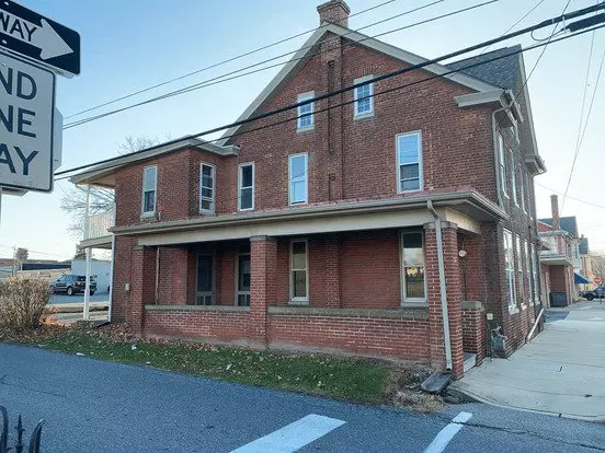 Half House 3Bedroom Private Parking Apartment for rent in Elizabethtown, PA
