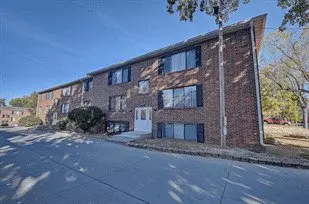 1215 Oakland Rd NE Apartment for rent in Cedar Rapids, IA