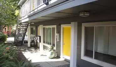 2 of 8 Bottom, Corner 2Bed W/d In Unit, A/c, Off Street Parking, And All Dogs Welcome! Apartment for rent in Portland, OR