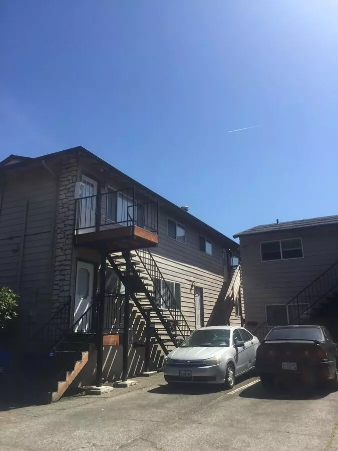2 of 4 First Month Free! Bottom Level 2Bed W/d In Unit, Ss Appliances, Parking, Storage, All Dogs Welcome! Apartment for rent in Portland, OR