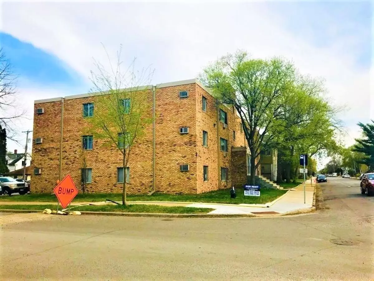 2 of 3 3305 Bryant Ave S. (uptown) Apartment for rent in Minneapolis, MN