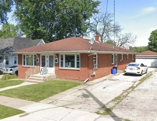 1215-17 Burton St Apartment for rent in Rockford, IL