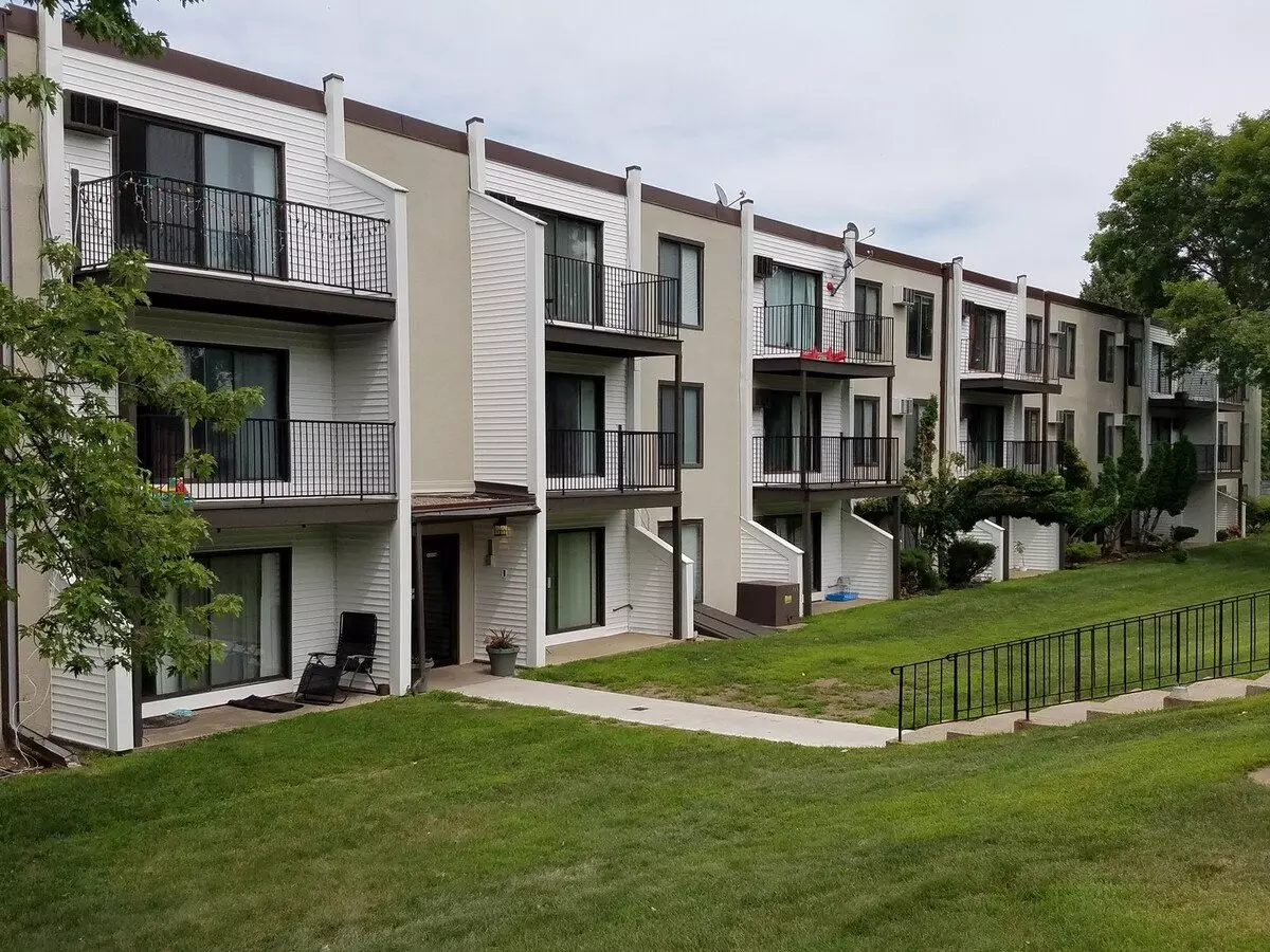 Briar Oaks Apartments Apartment for rent in Apple Valley, MN