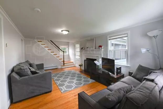Charming Single Family Home With 3 Bedrooms! Apartment for rent in Hartford, CT