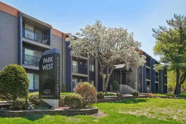 1425 &amp; 1427 Colorado Ave So Apartment for rent in St Louis Park, MN