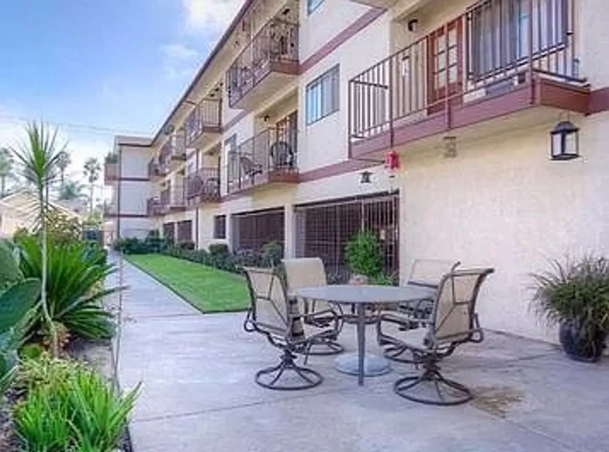 2 of 2 1128 E 4th St Apartment for rent in Long Beach, CA