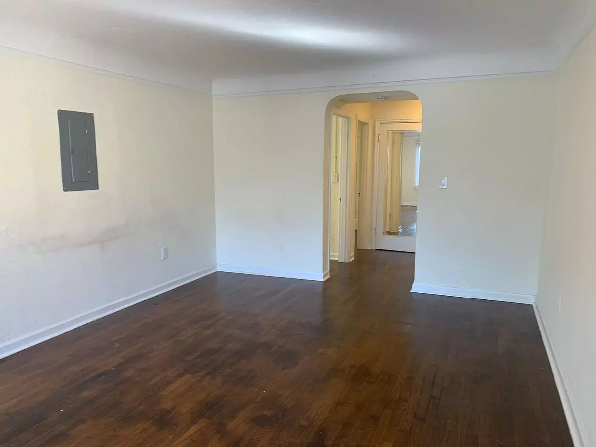 August Free Rent! Gorgeous Newly Refinished Hardwood Flooring! 1Bed + Office Next To Seattle University! Apartment for rent in Seattle, WA
