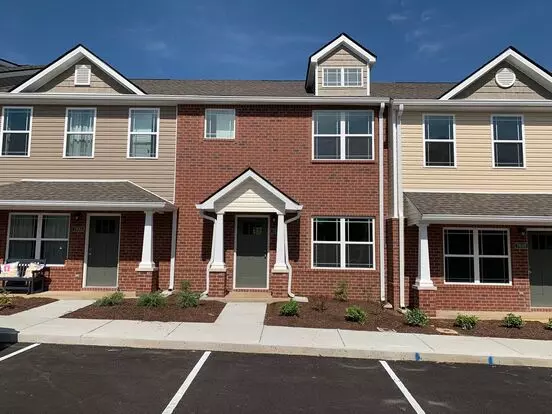 Like New 2 Bed, 2.5 Bath Townhome W/ Pool And Fitness Center Apartment for rent in Spring Hill, TN