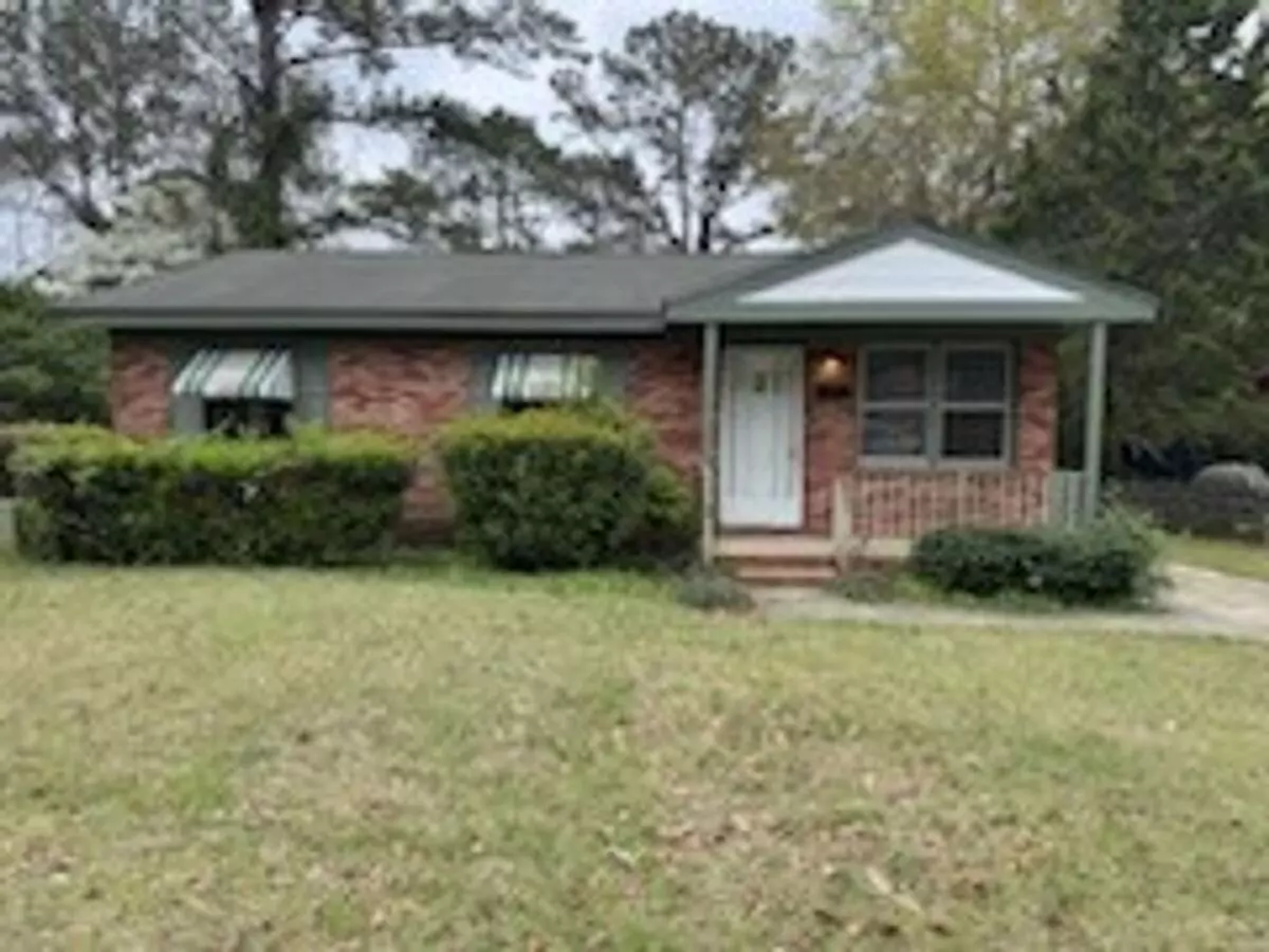 1109 Chesterfield House for rent in Fayetteville, NC