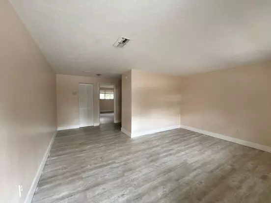 6107 SW 11th Pl Apartment for rent in Gainesville, FL