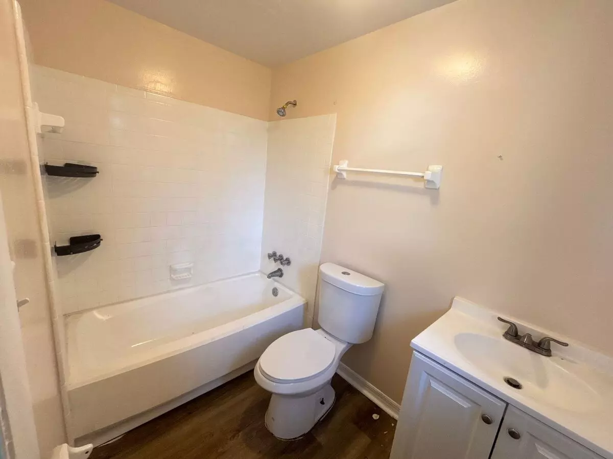 2 of 2 709 SW 70th Ter Apartment for rent in Gainesville, FL