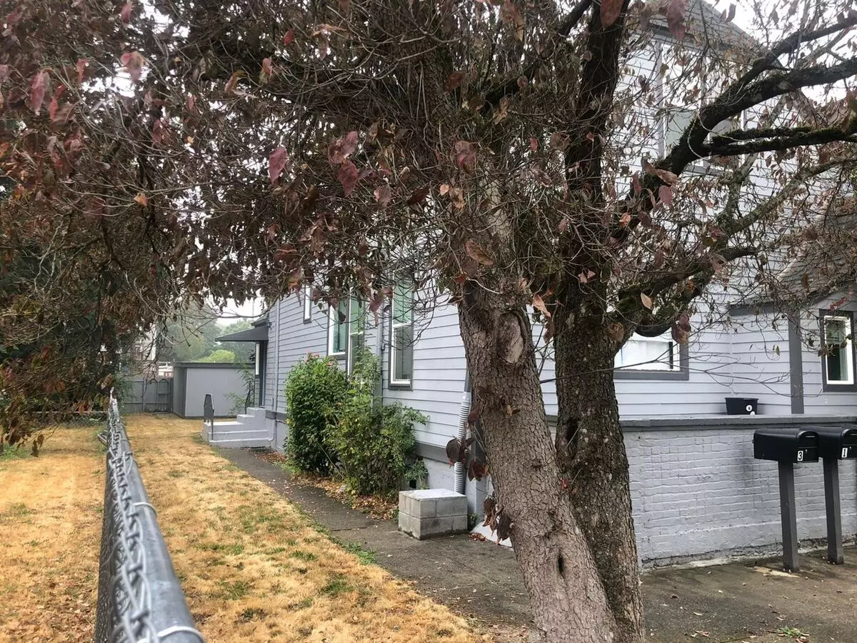 Drexel Stadium - M St Triplex Apartment for rent in Tacoma, WA