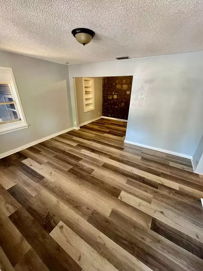 Nice 3br/1ba Home With Large Yard, Covered Porch, Shed For Storage. House for rent in Lakeland, FL