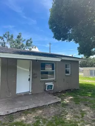 Great 1br Duplex Walking Distance From Downtown! Apartment for rent in Zephyrhills, FL