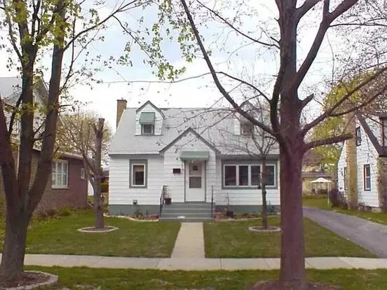 Freshly Painted 4 Bedroom/2 Bathroom Home Apartment for rent in Waukegan, IL