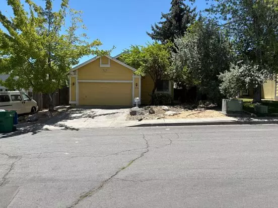 Pergola - Covered Patio - Fenced Backyard - Schools - Upgraded Flooring Apartment for rent in Reno, NV