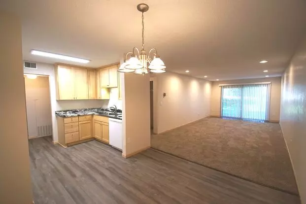 Larpenteur Estates 1270, Llc Apartment for rent in St Paul, MN Larpenteur Estates 1270, Llc Apartment for rent in St Paul, MN