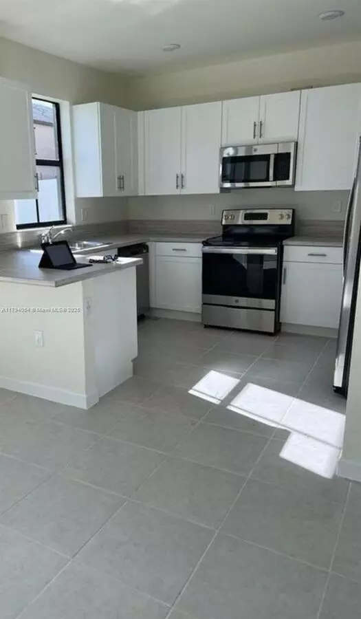 11101 W 33rd Ct House for rent in Hialeah, FL