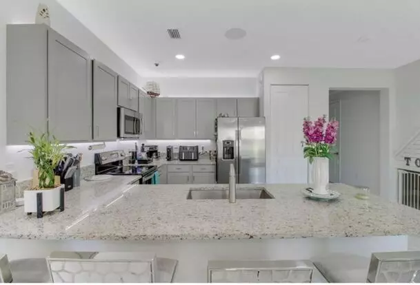 1010 Willow Pl Apartment for rent in Riviera Beach, FL