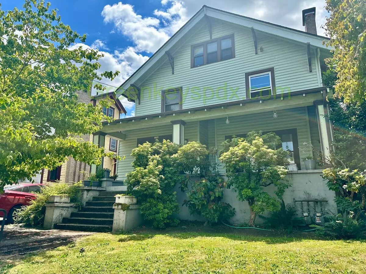 Gorgeous Top Level Of Huge Craftsman House! House for rent in Portland, OR