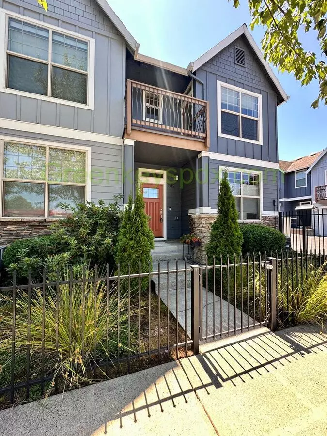 Secure And Beautiful 3-bedroom 2.5-bathroom Townhouse With Attached Garage House for rent in Portland, OR