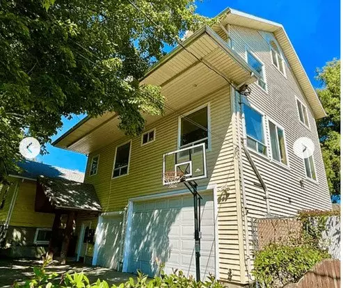 1719 SE Miller Apartment for rent in Portland, OR