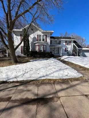 506 W Columbia Apartment for rent in Chippewa Falls, WI