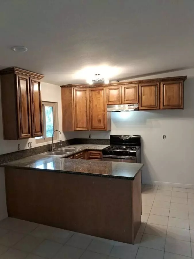 1390A Apartment for rent in Tustin, CA