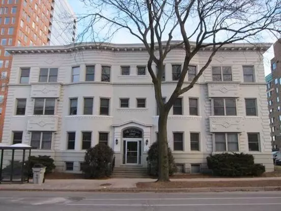 Available October 2025- Gorgeous, Sunny 1 Bedroom Flat With Hardwood Floors And Free Heat! Apartment for rent in Milwaukee, WI