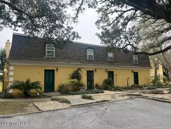 Condo For Rent Just A Block From The Beach! Apartment for rent in Pascagoula, MS