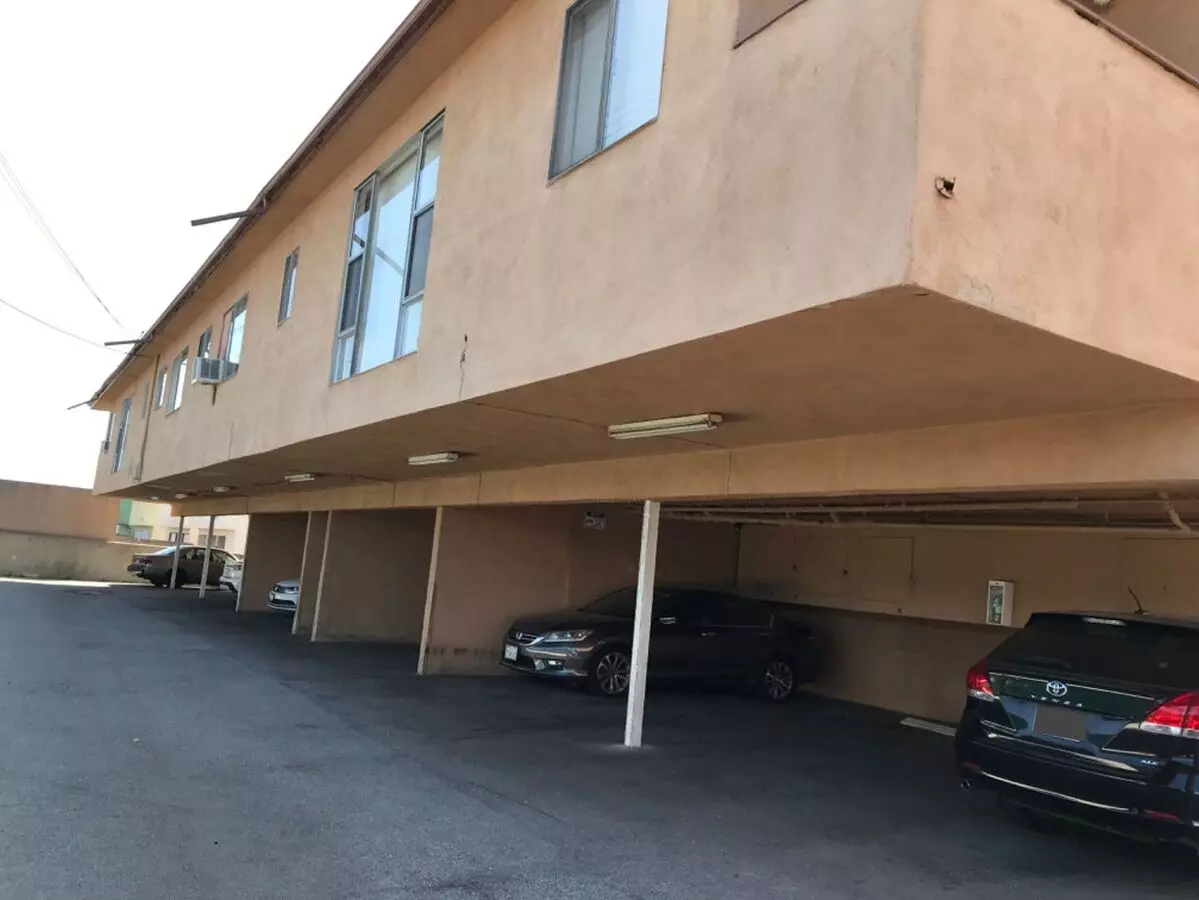 2 of 3 Greenview Properties 2103 Gardena Apartment for rent in Gardena, CA