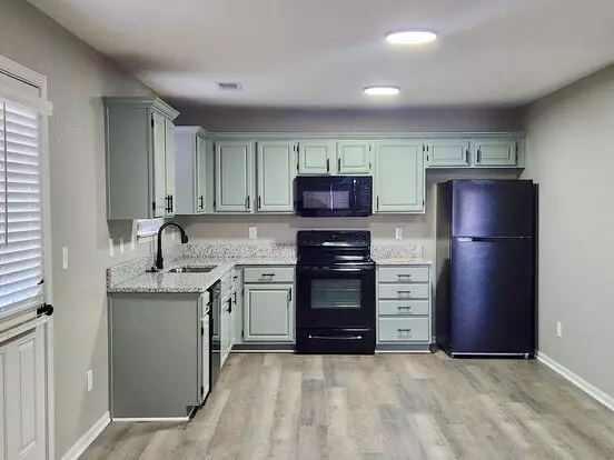 2 Bedroom, 2 Bath, 1 Car Garage Apartment for rent in Oak Grove, MO