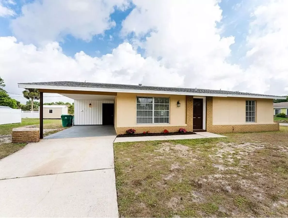 Charming 2 Bedroom, 2 Bath Home In Port Charlotte –-half Off The 1st Month's Rent House for rent in Port Charlotte, FL