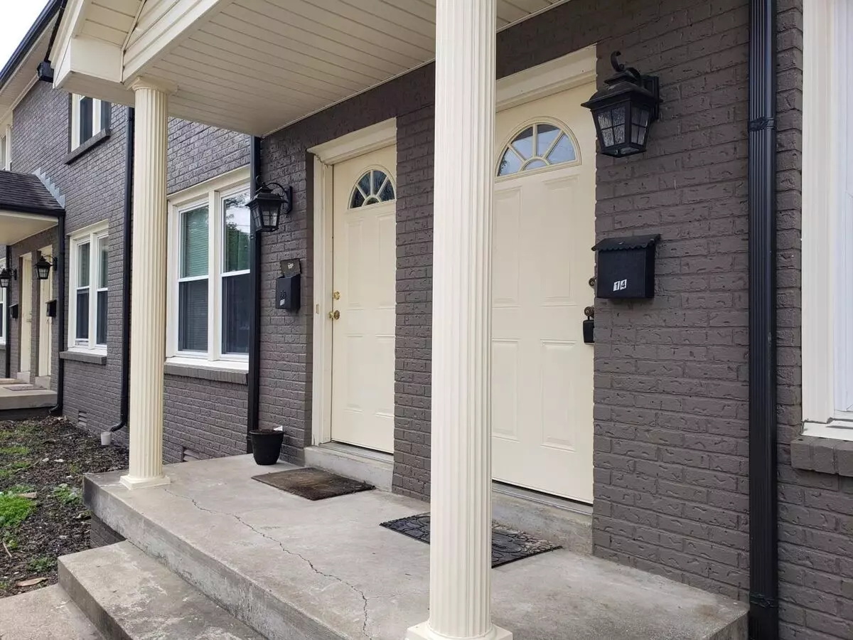 Fully Remodeled! 2 Bed/1.5 Bath Townhouse! Water/garbage Included! Walk To Apsu! House for rent in Clarksville, TN