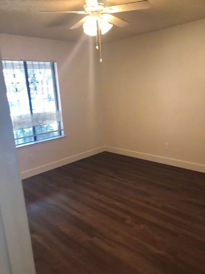 The Woodside Apartment for rent in Fresno, CA