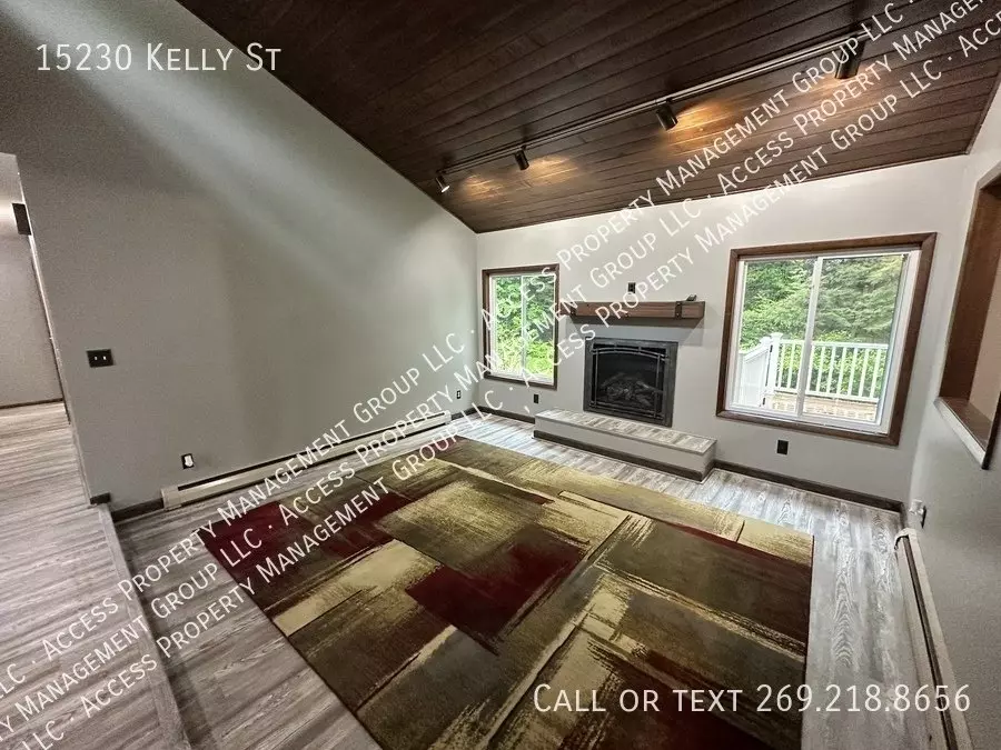 15230 Kelly St House for rent in Spring Lake, MI