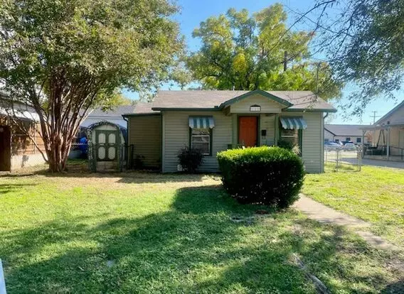 Charming Home Located In The Center Of Town! Apartment for rent in Burleson, TX