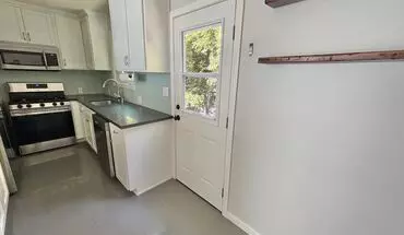 5 of 15 Charming Bungalow-style Unit In Quiet Triplex With W/d Apartment for rent in El Segundo, CA