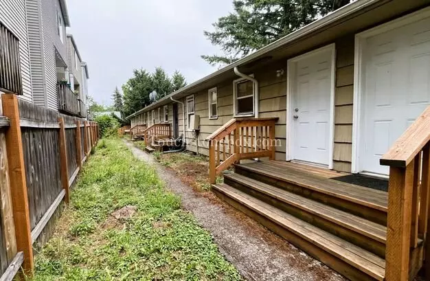 Cozy Urban Living: 2bd/1ba In Brentwood-darlington Neighborhood Apartment for rent in Portland, OR Cozy Urban Living: 2bd/1ba In Brentwood-darlington Neighborhood Apartment for rent in Portland, OR
