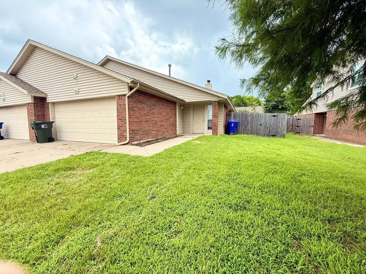 Half Duplex In A Fantastic Location! House for rent in Norman, OK