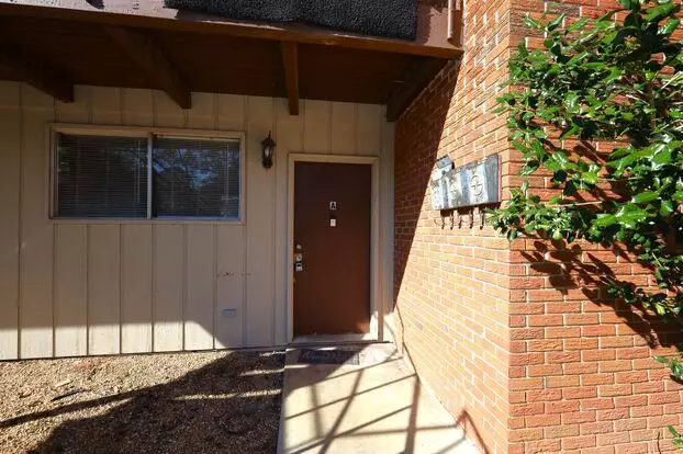 207 E Moore St Apartment for rent in Valdosta, GA
