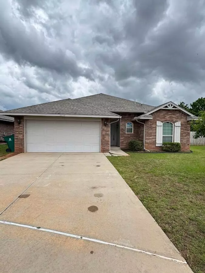 Spacious 3-bedroom, 2-bath Home For Rent In Yukon – Prime Location! House for rent in Yukon, OK