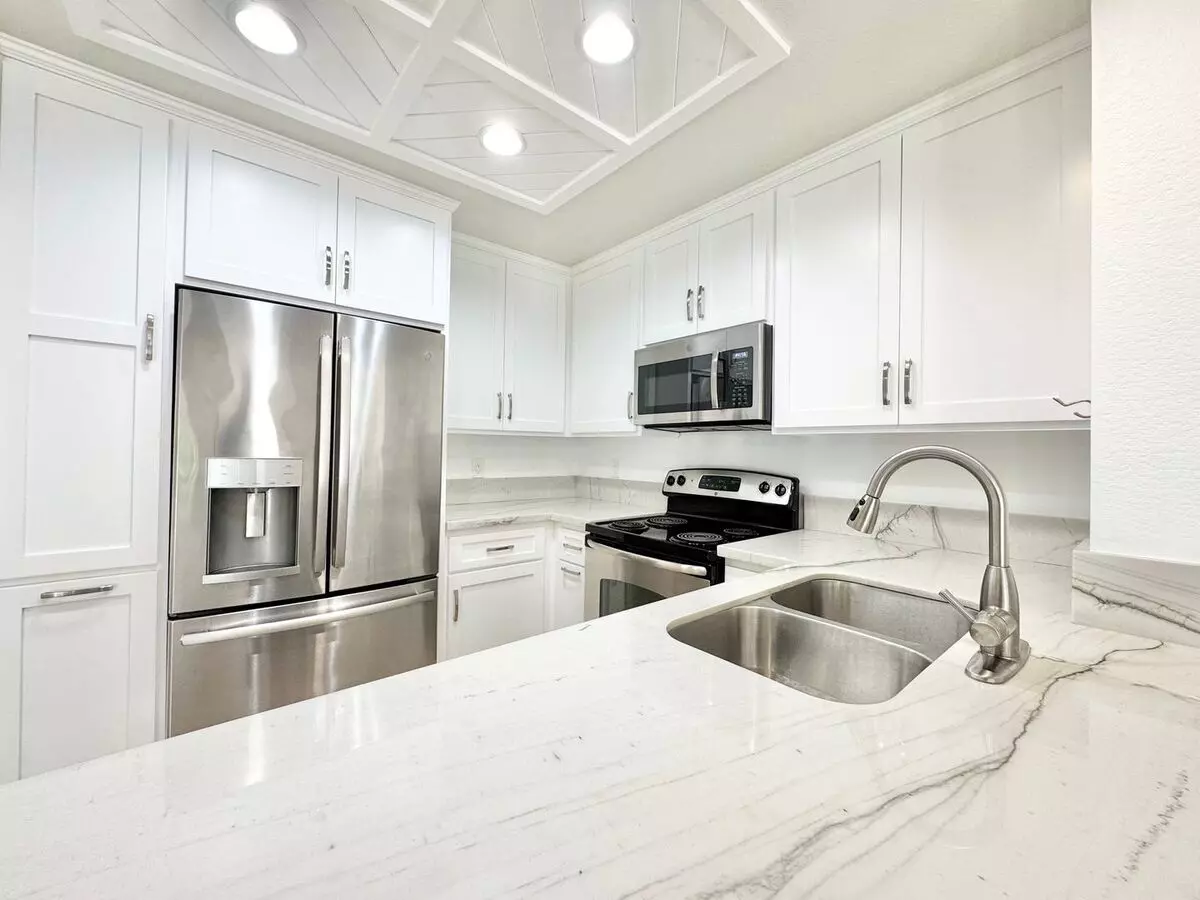 Beautiful 1bd/1ba Located In Tustin! Apartment for rent in Tustin, CA