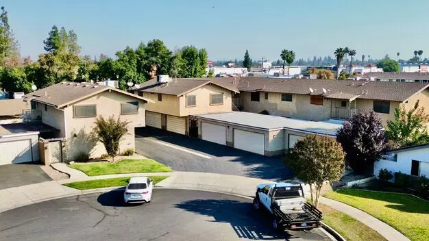 Spacious 2bd/2bth With Private 2 Car Garage! Apartment for rent in Fresno, CA