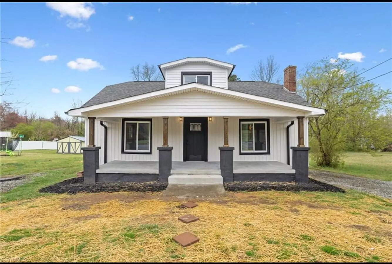 Renovated 4-bedroom Home With Deck And Front Porch House for rent in Winstonsalem, NC