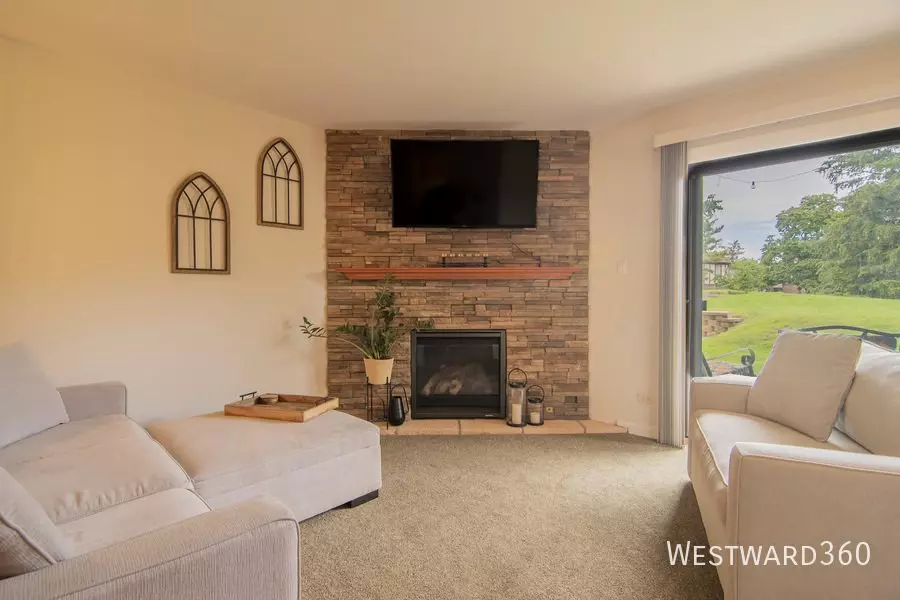 1605 Thames Ct Apartment for rent in Wheaton, IL