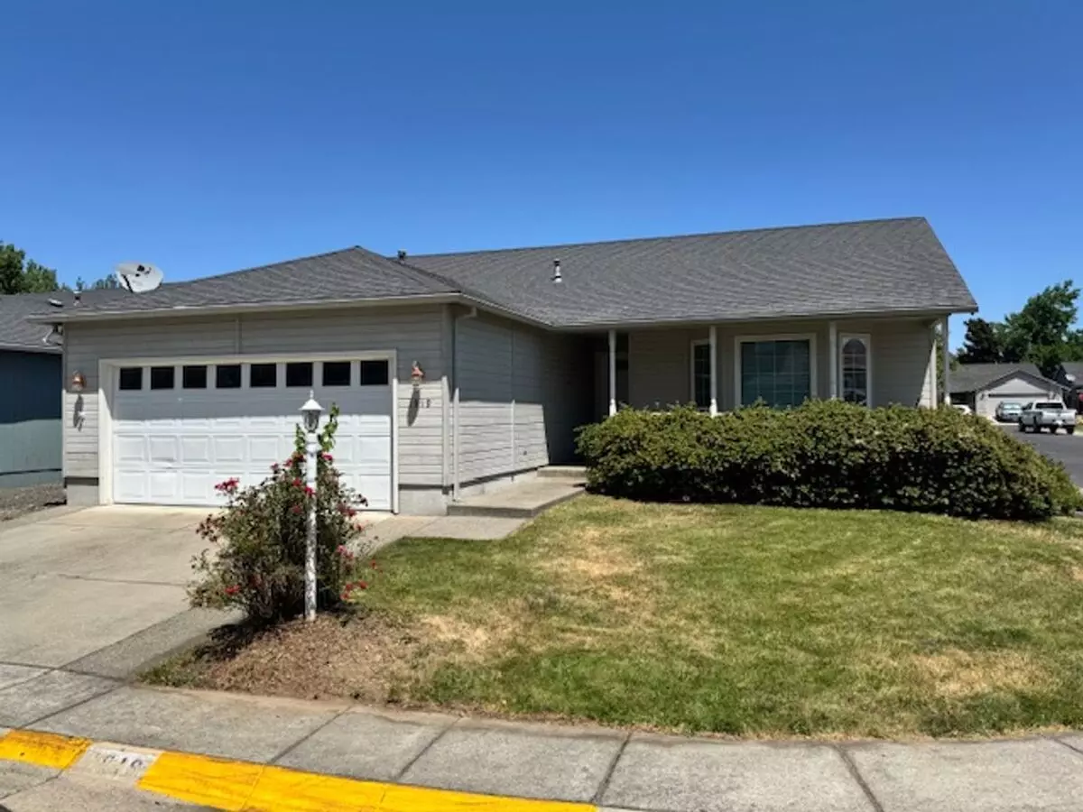 Central Point Single Level Home/ Coming Soon House for rent in Central Point, OR