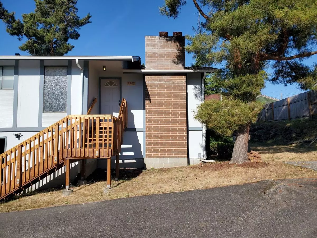Beautiful 2 Bed 1.5 Bath 2 Story Duplex In University Place House for rent in University Place, WA