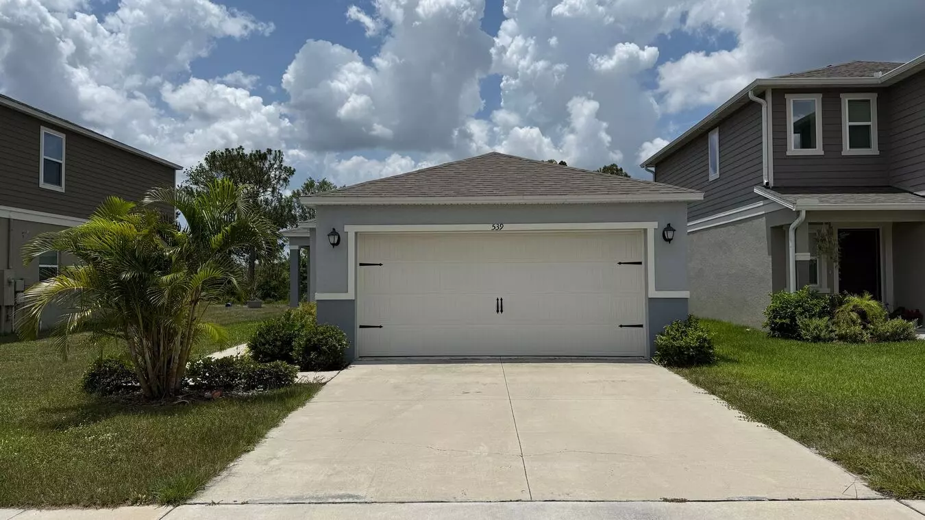Beautifully Maintained 3-bedroom, 2-bath Home In The Desirable Preservation Pointe Community. House for rent in Davenport, FL
