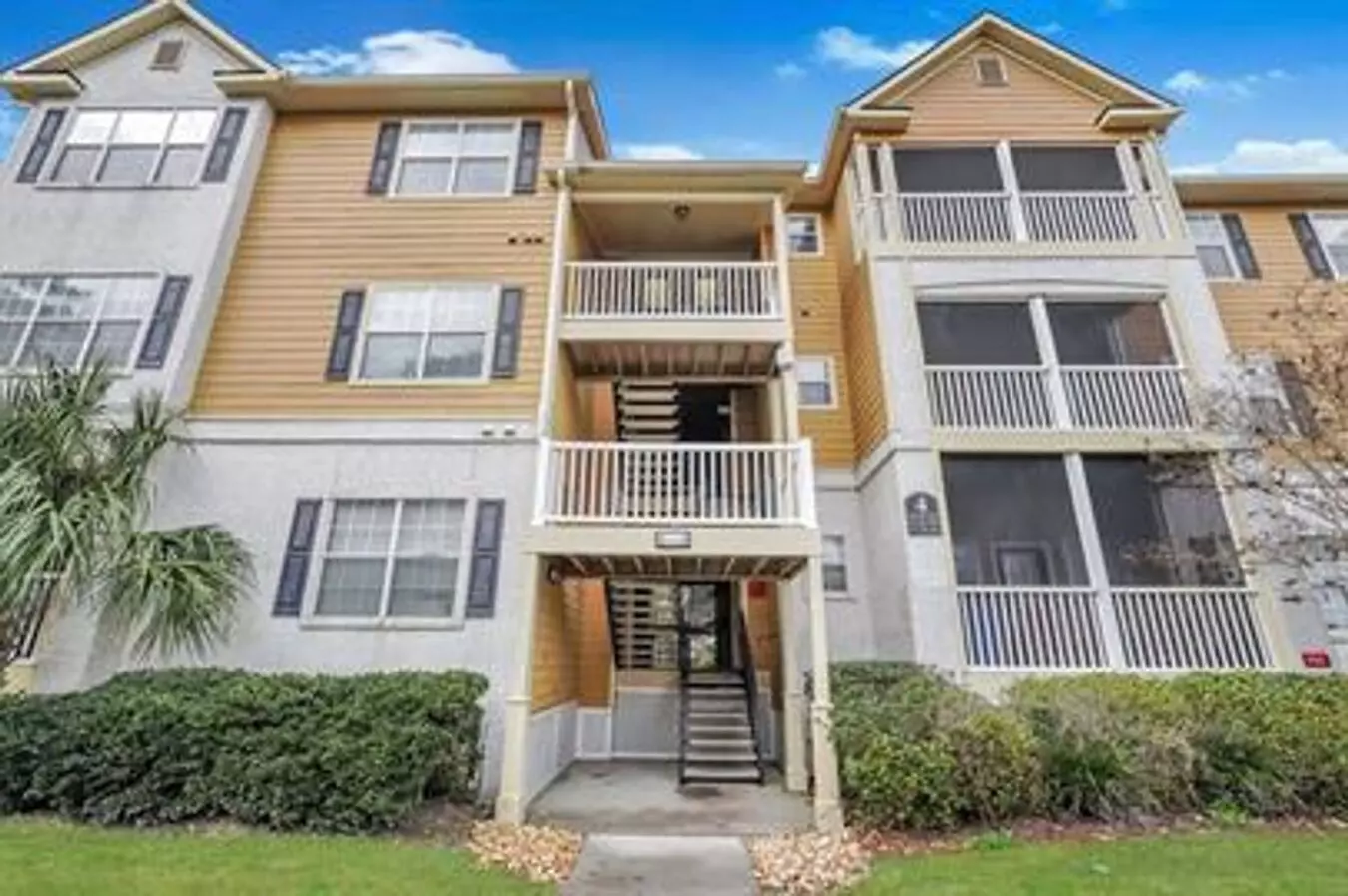 Rate Drop Alert (was $2100/month) And Summer Move-in Special: $500 Off 1st Month's Rent!** Apartment for rent in Savannah, GA
